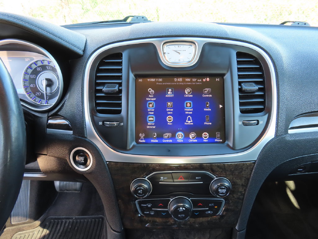Used 2015 Chrysler 300 C RWD image 5