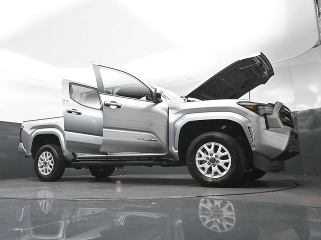 Used 2025 Toyota Tacoma SR5 RWD image 36