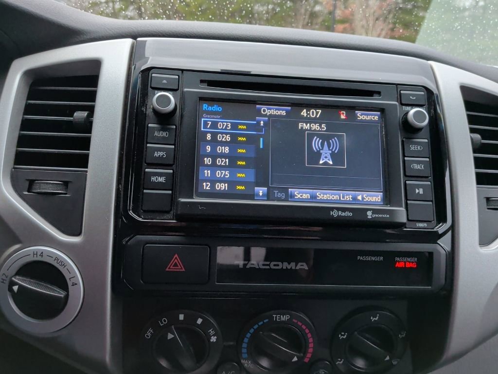 Used 2015 Toyota Tacoma 4x4 Access Cab V6 w/ TRD Sport Package image 24