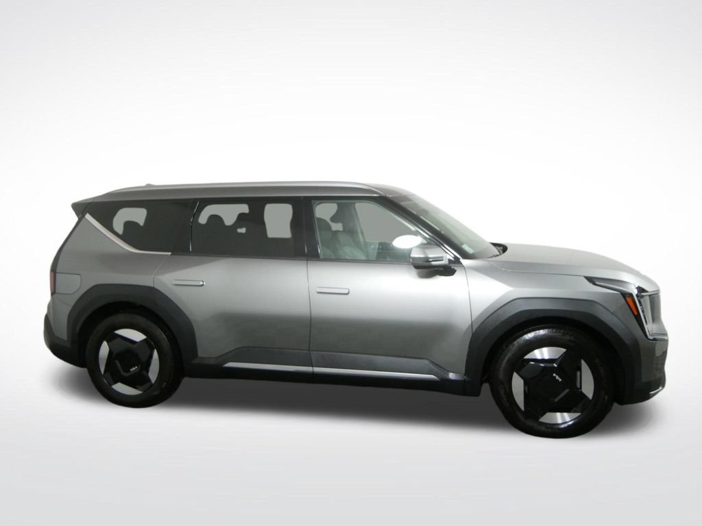 Used 2024 Kia EV9 Wind AWD/4WD image 2