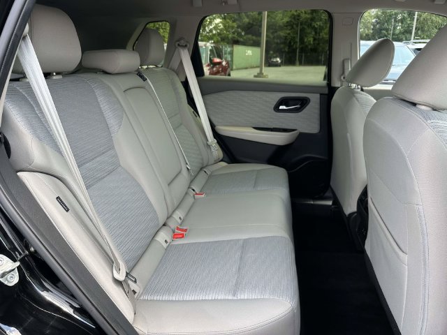 Used 2023 Nissan Rogue SV AWD/4WD image 12