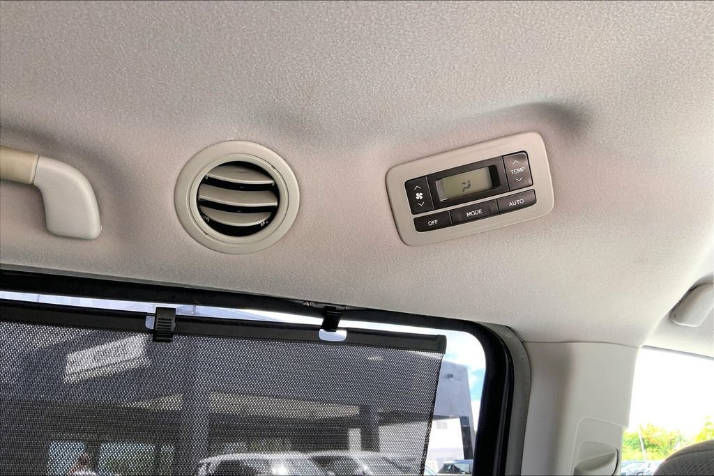 Used 2014 Toyota Sienna LE FWD image 30