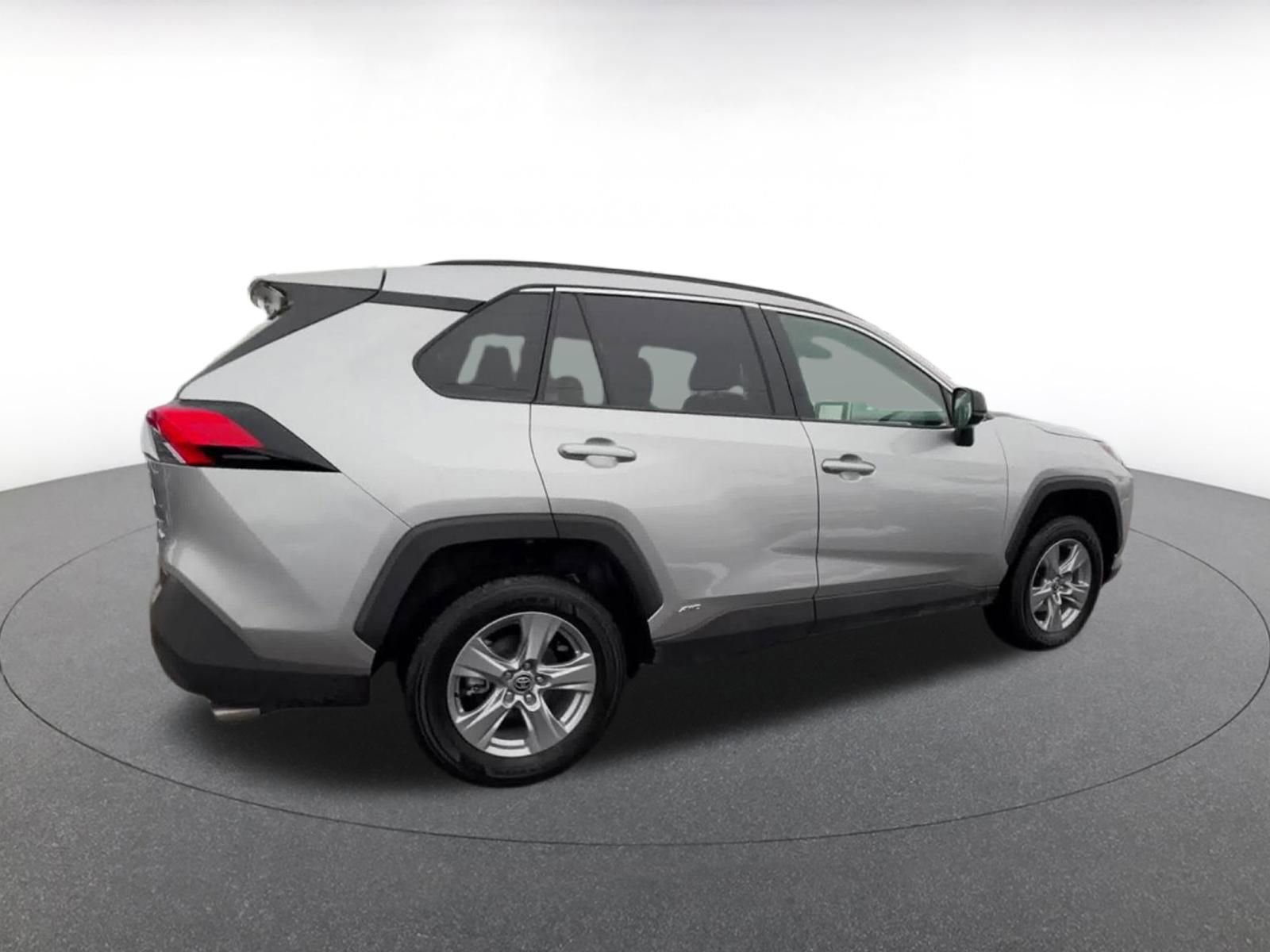 Used 2025 Toyota RAV4 LE AWD/4WD image 15