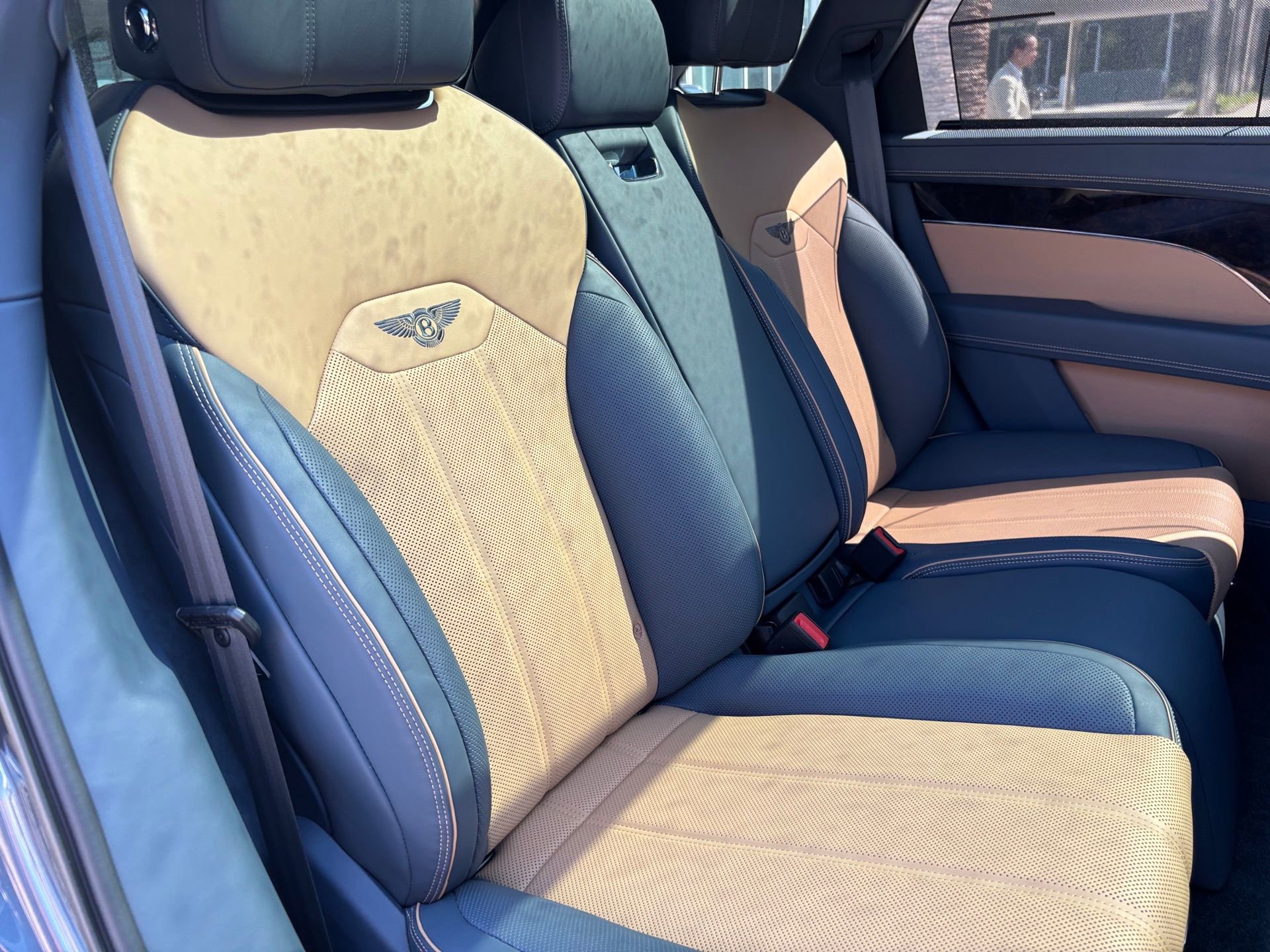 New 2025 Bentley Bentayga Extended Wheelbase image 32