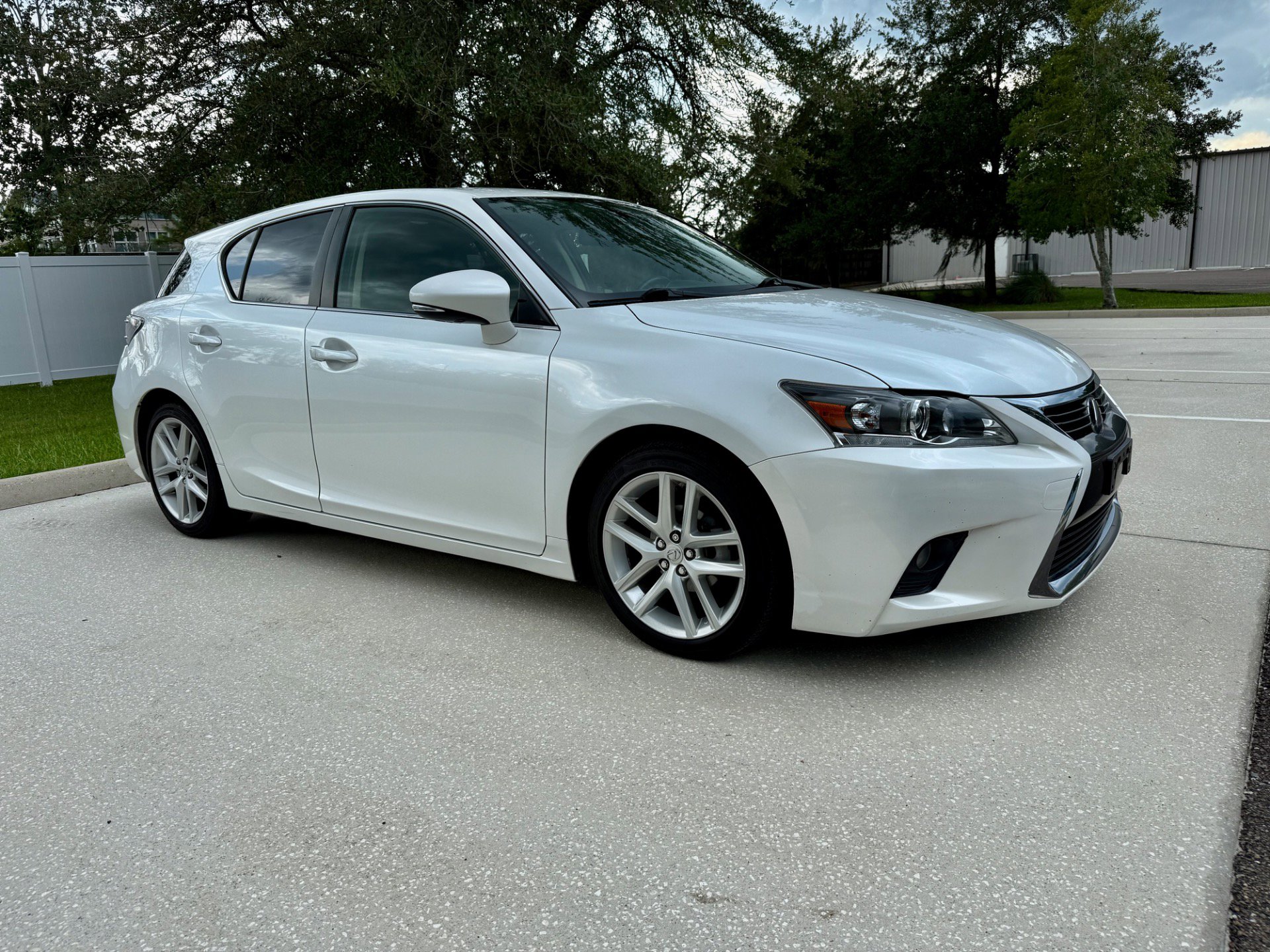 Used 2016 Lexus CT 200h image 2