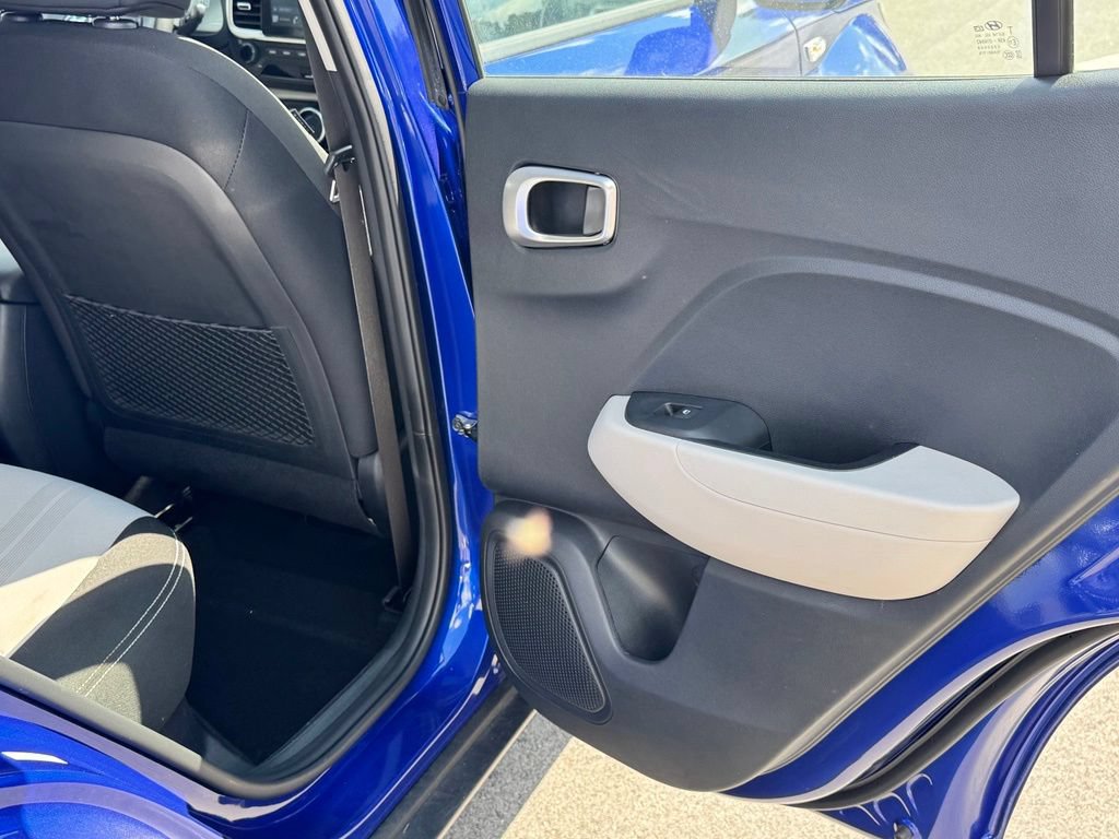 Used 2025 Hyundai Venue SEL FWD image 27
