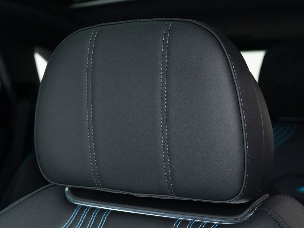 Used 2025 Bentley Bentayga S image 17