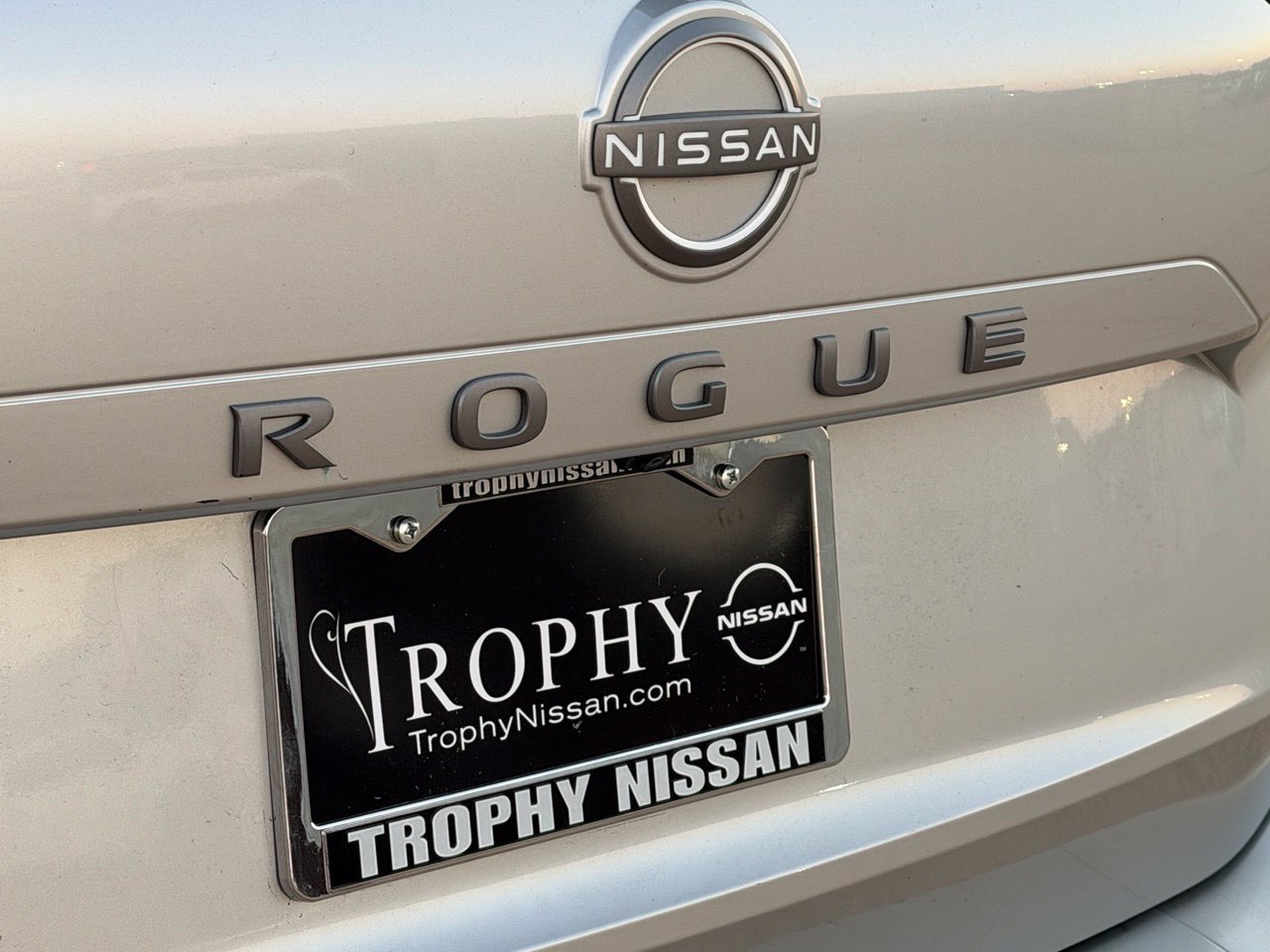 Certified 2025 Nissan Rogue SV FWD image 8