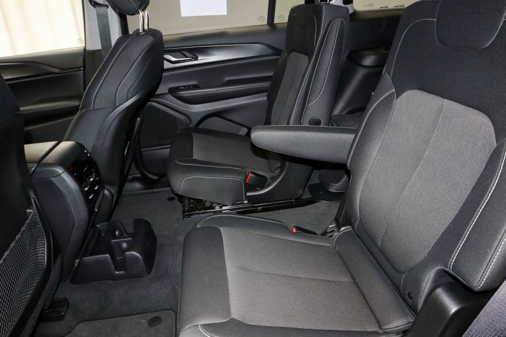 Used 2023 Jeep Grand Cherokee L Laredo w/ Luxury Tech Group I AWD/4WD image 22