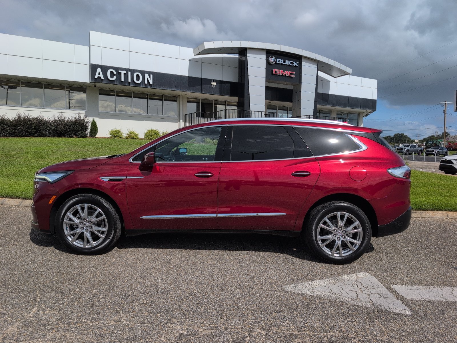 Used 2023 Buick Enclave Essence w/ Experience Buick Package FWD image 2