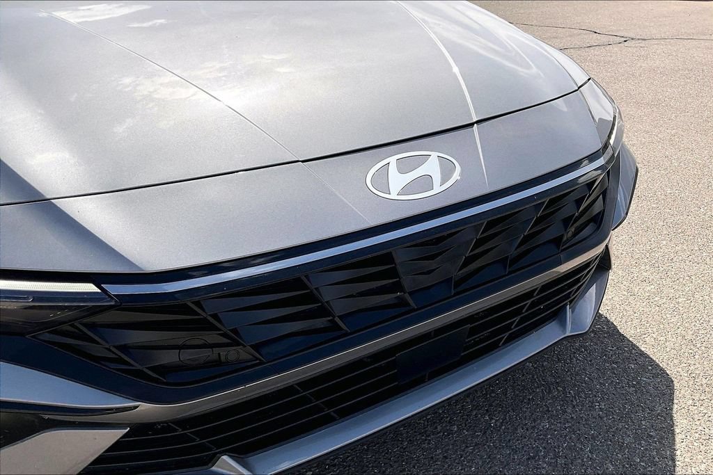 Used 2025 Hyundai Elantra SEL FWD image 33
