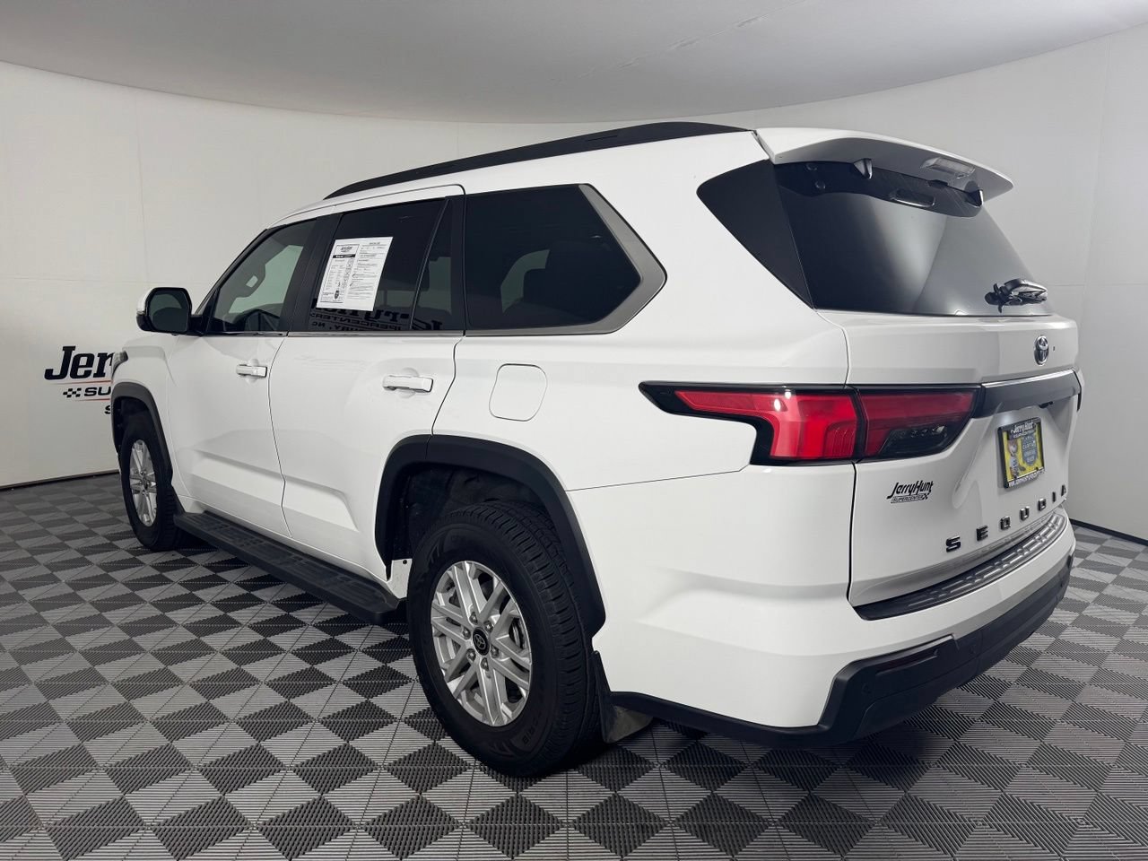 Used 2025 Toyota Sequoia SR5 AWD/4WD image 8