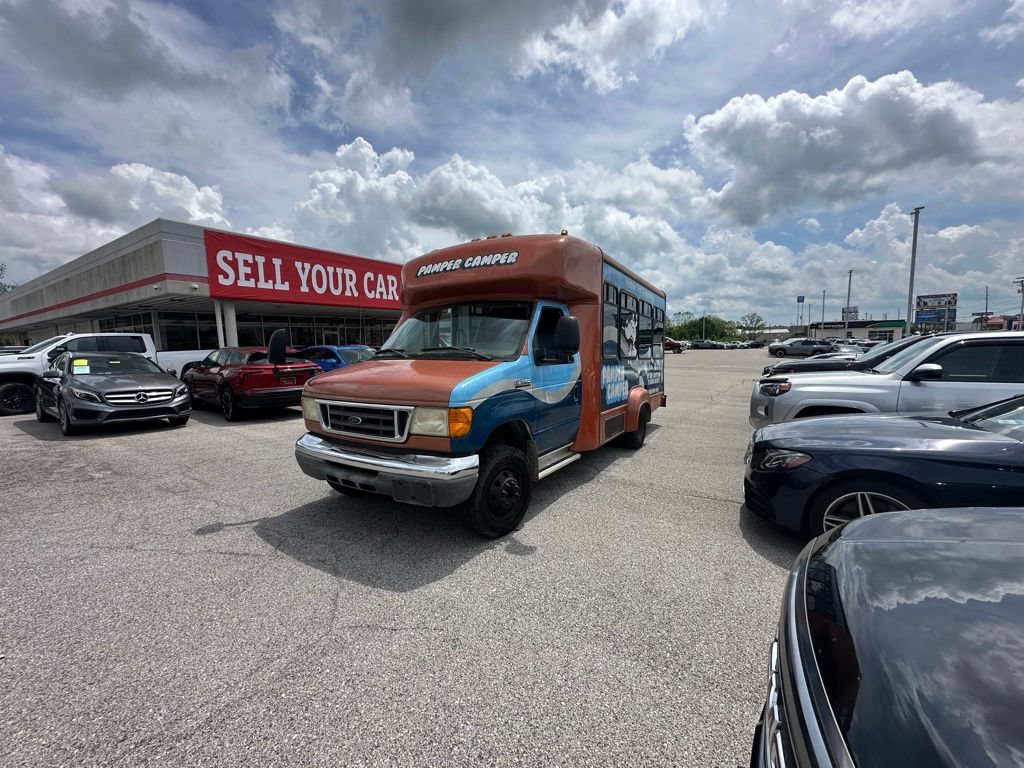 Used 2006 Ford E-350 and Econoline 350 Super Duty RWD image 2