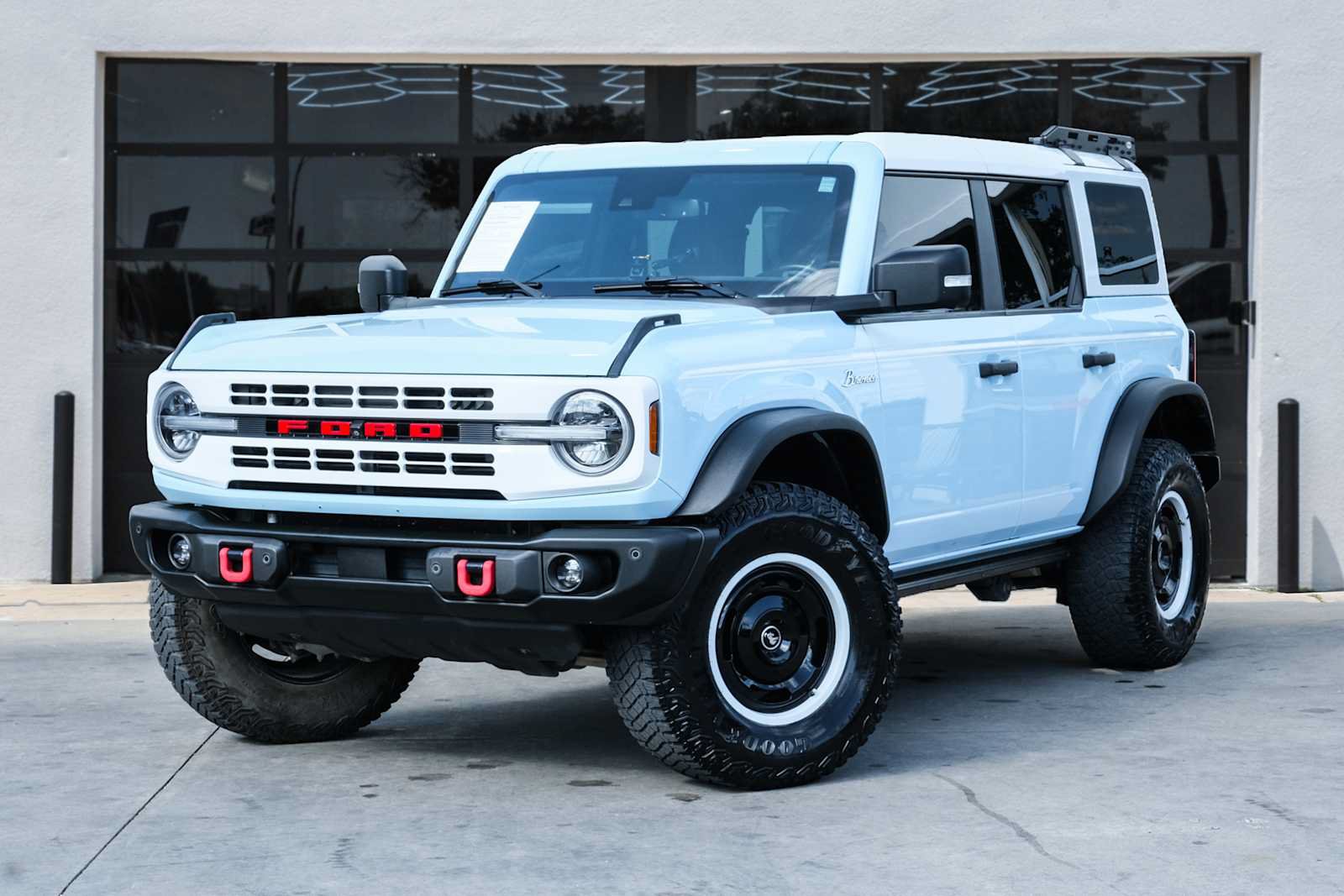 Used 2023 Ford Bronco Heritage Edition AWD/4WD image 1