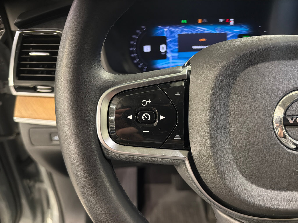 Used 2025 Volvo XC90 T8 Plus w/ Protection Package Premier AWD/4WD image 13