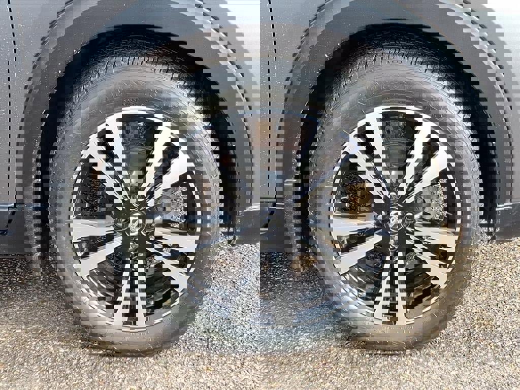 Used 2018 Nissan Kicks SV image 9