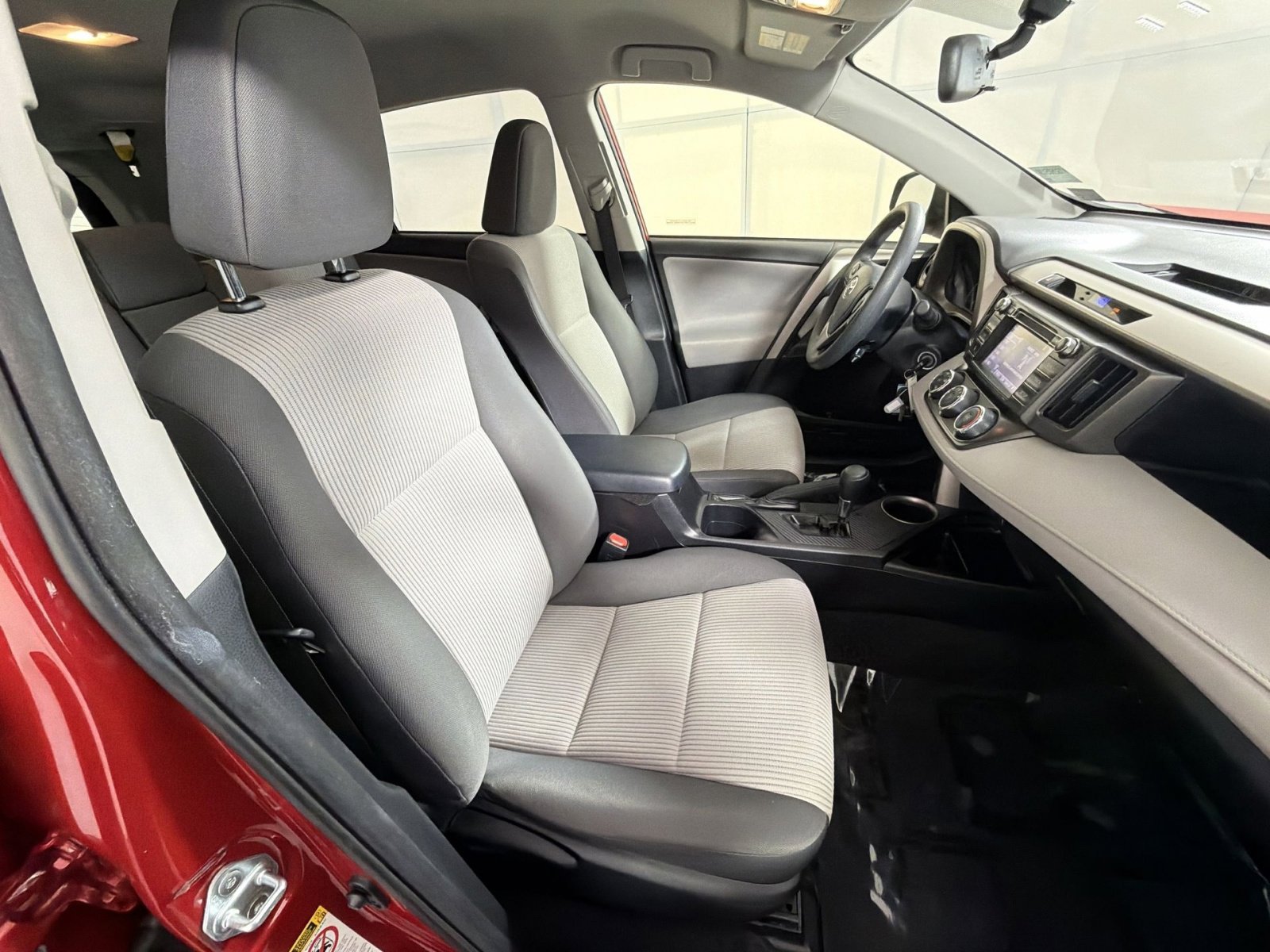 Used 2015 Toyota RAV4 LE image 25