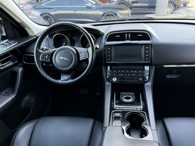 Used 2017 Jaguar F-PACE Premium AWD/4WD image 25