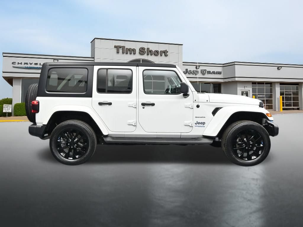 Used 2022 Jeep Wrangler Unlimited Sahara w/ Cold Weather Group AWD/4WD image 6