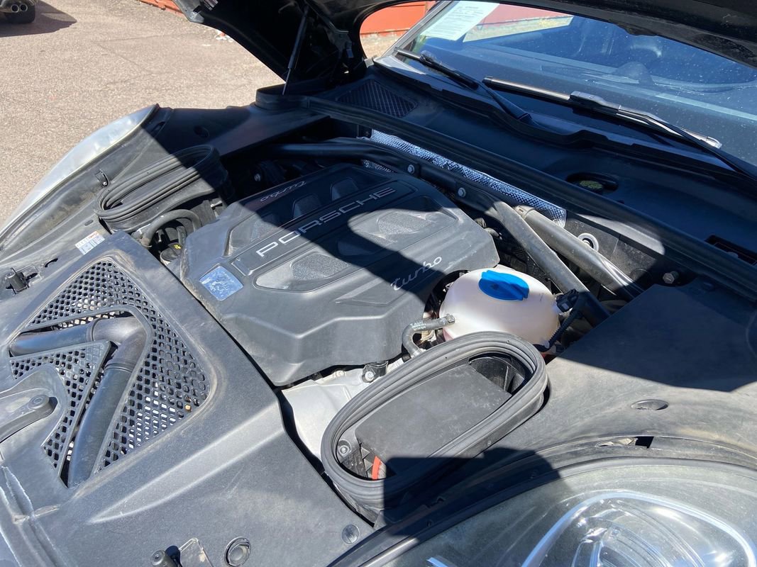 Used 2015 Porsche Macan Turbo image 35