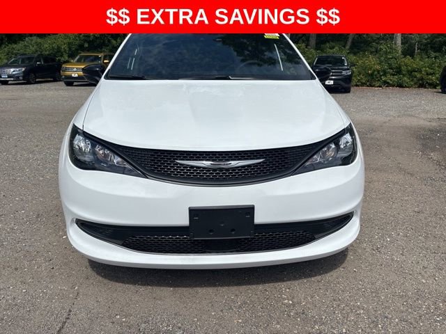 New 2026 Chrysler Voyager LX image 2