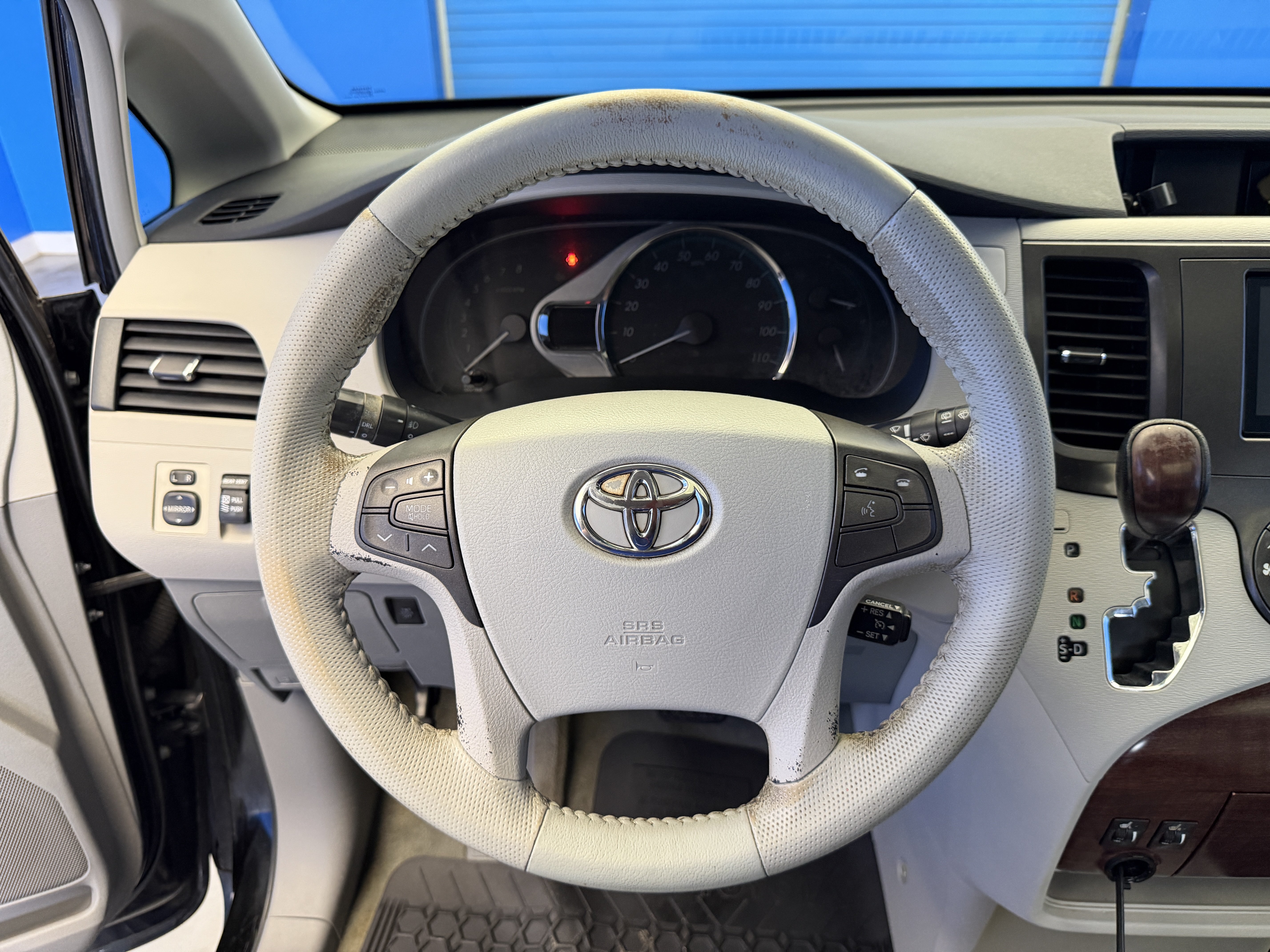 Used 2011 Toyota Sienna XLE FWD image 15