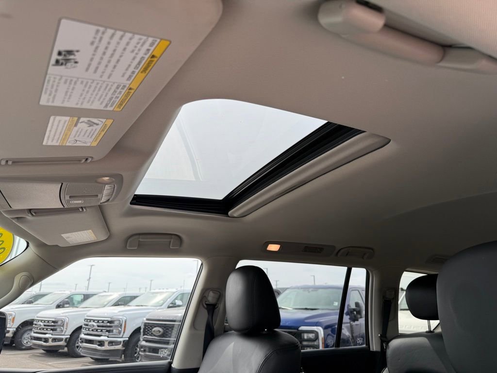 Used 2024 Nissan Armada SL w/ Captain's Chairs Package RWD image 7