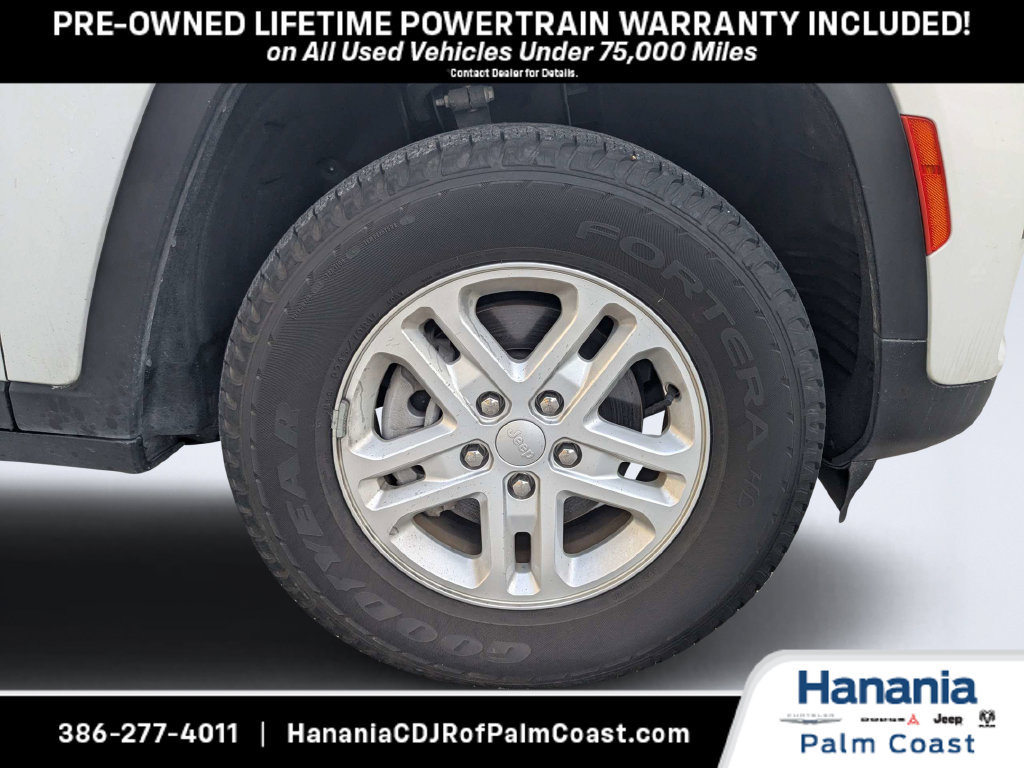 Used 2023 Jeep Grand Cherokee Laredo RWD image 10