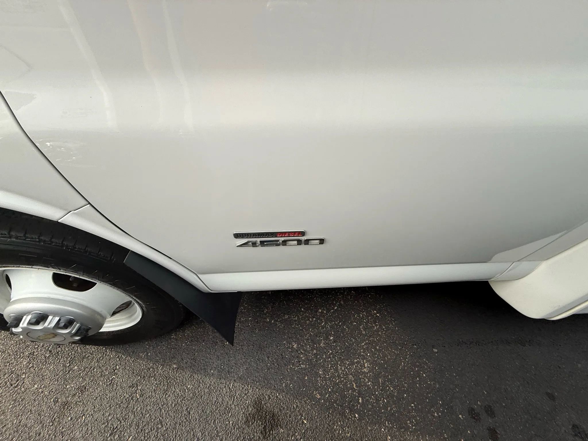 Used 2013 Chevrolet Express 4500 w/ Shuttle Bus Package image 9