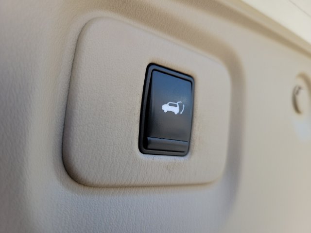 Used 2015 Nissan Pathfinder Platinum w/ Cargo Package FWD image 29