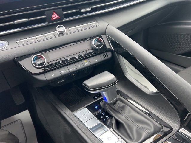 Used 2025 Hyundai Elantra SEL image 38
