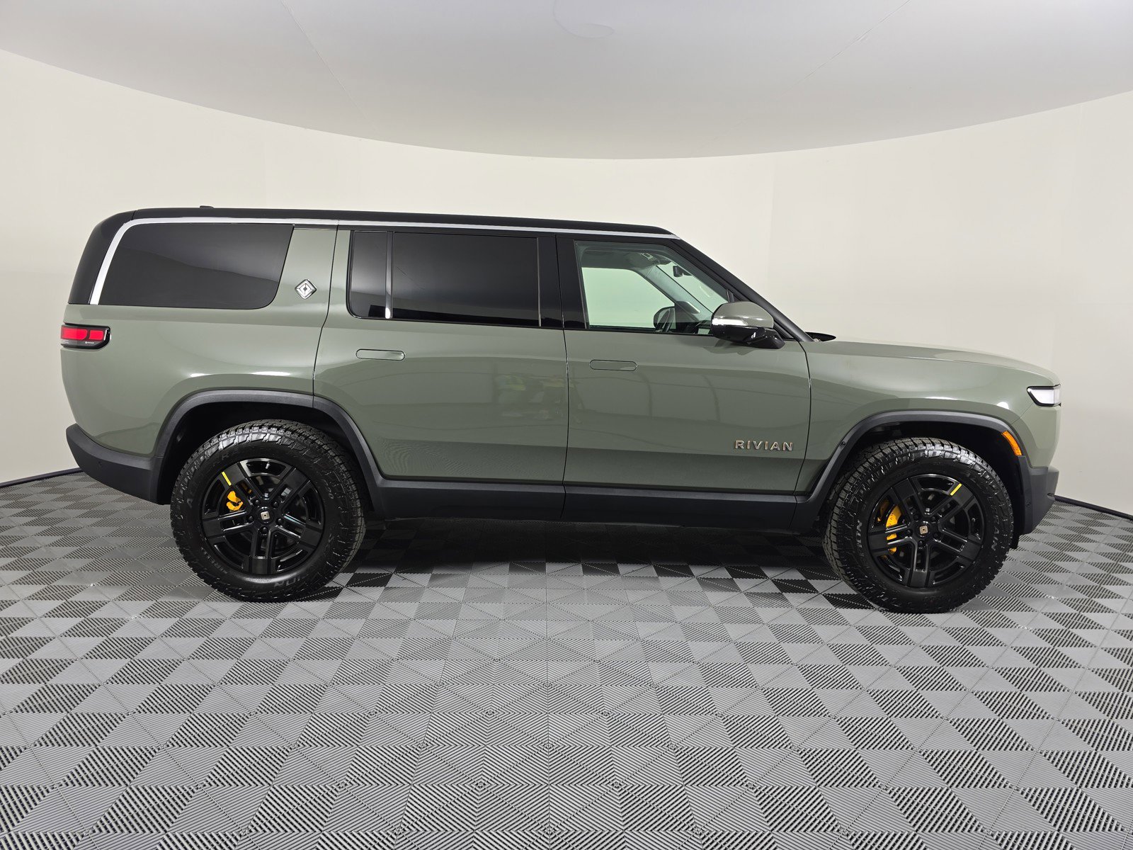 Used 2023 Rivian R1S Launch Edition image 6