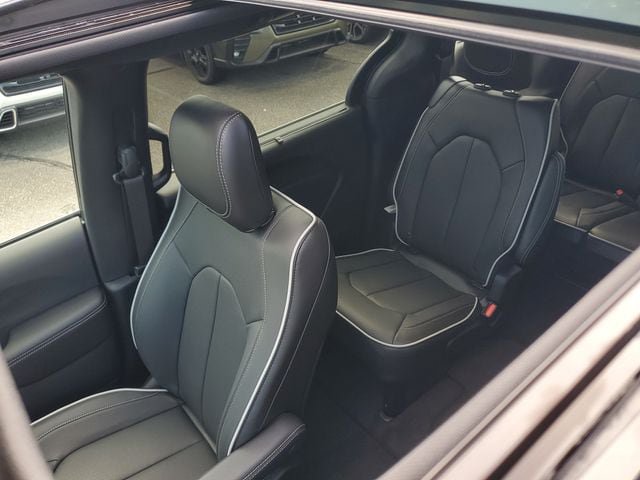 New 2027 Chrysler Pacifica Limited AWD/4WD image 36