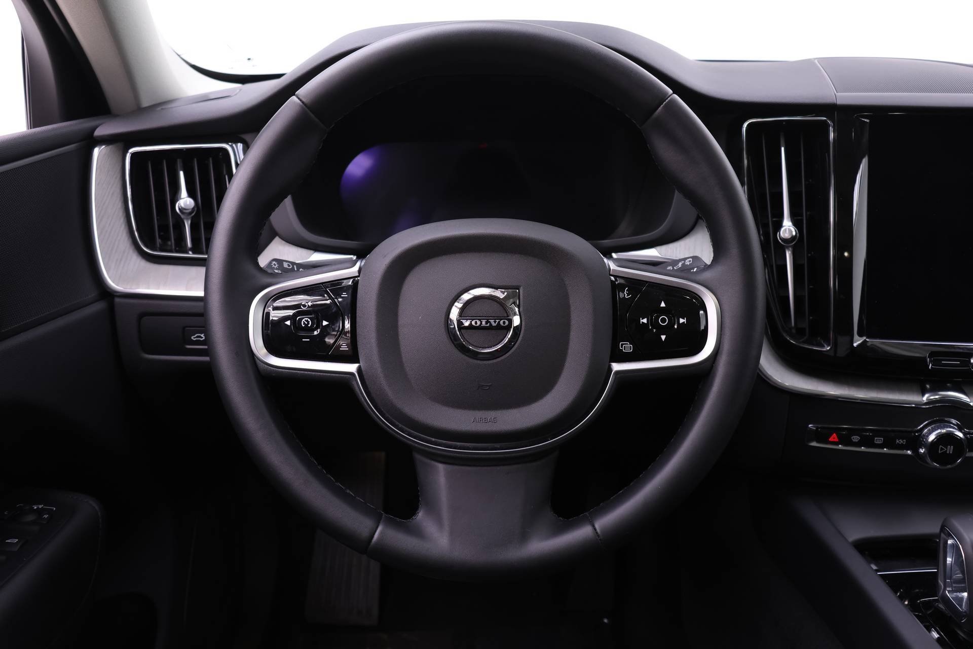 Certified 2025 Volvo XC60 B5 Plus image 17