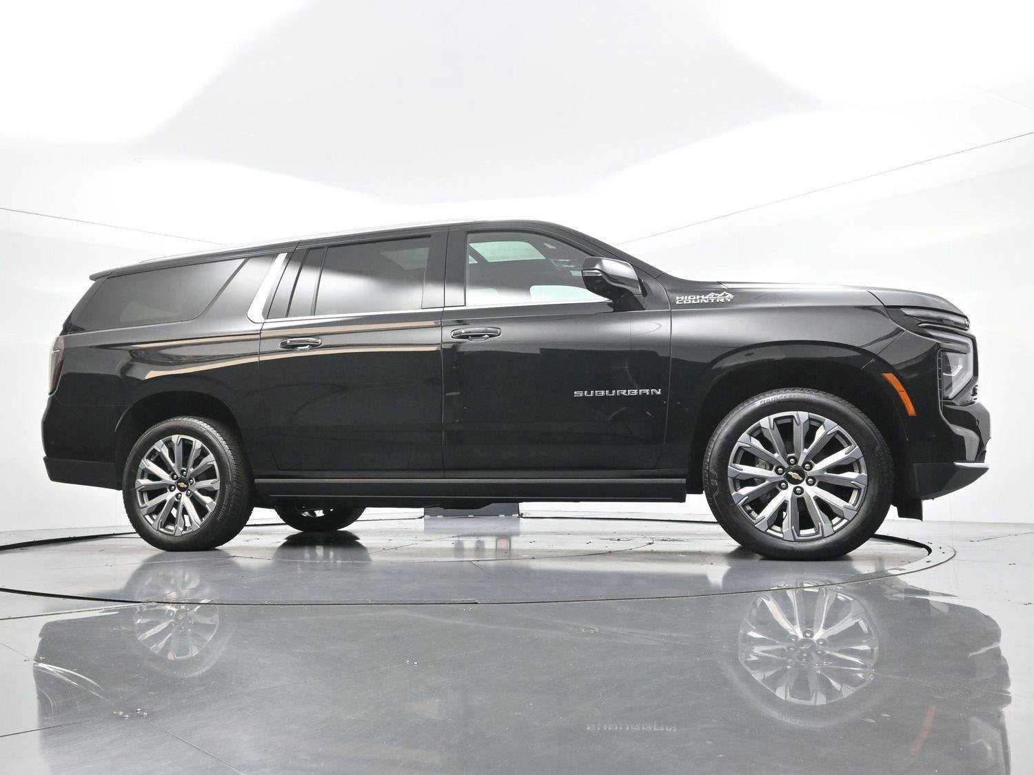Used 2025 Chevrolet Suburban High Country AWD/4WD image 54
