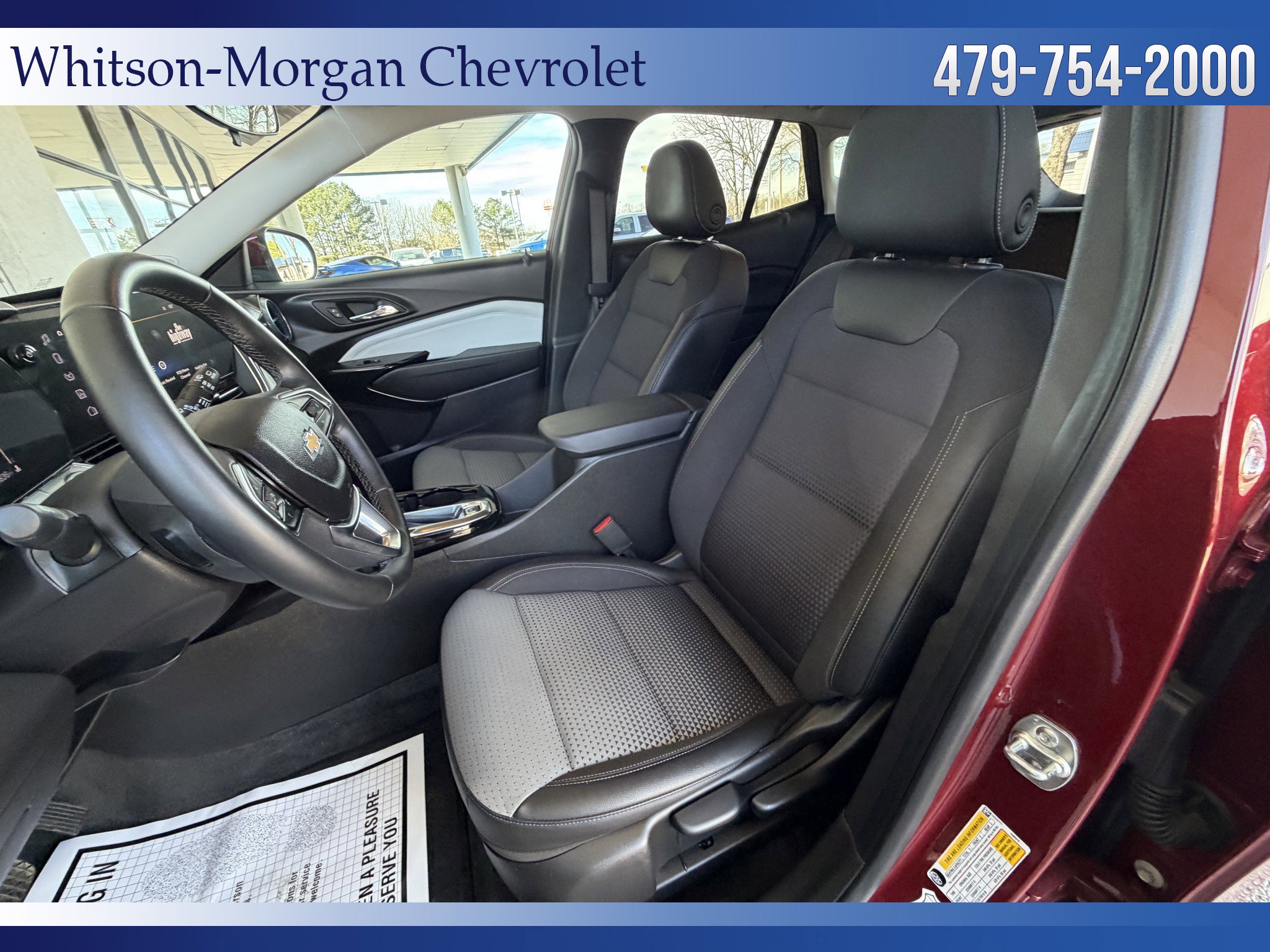 Used 2025 Chevrolet Trax LT w/ LT Convenience Package image 9