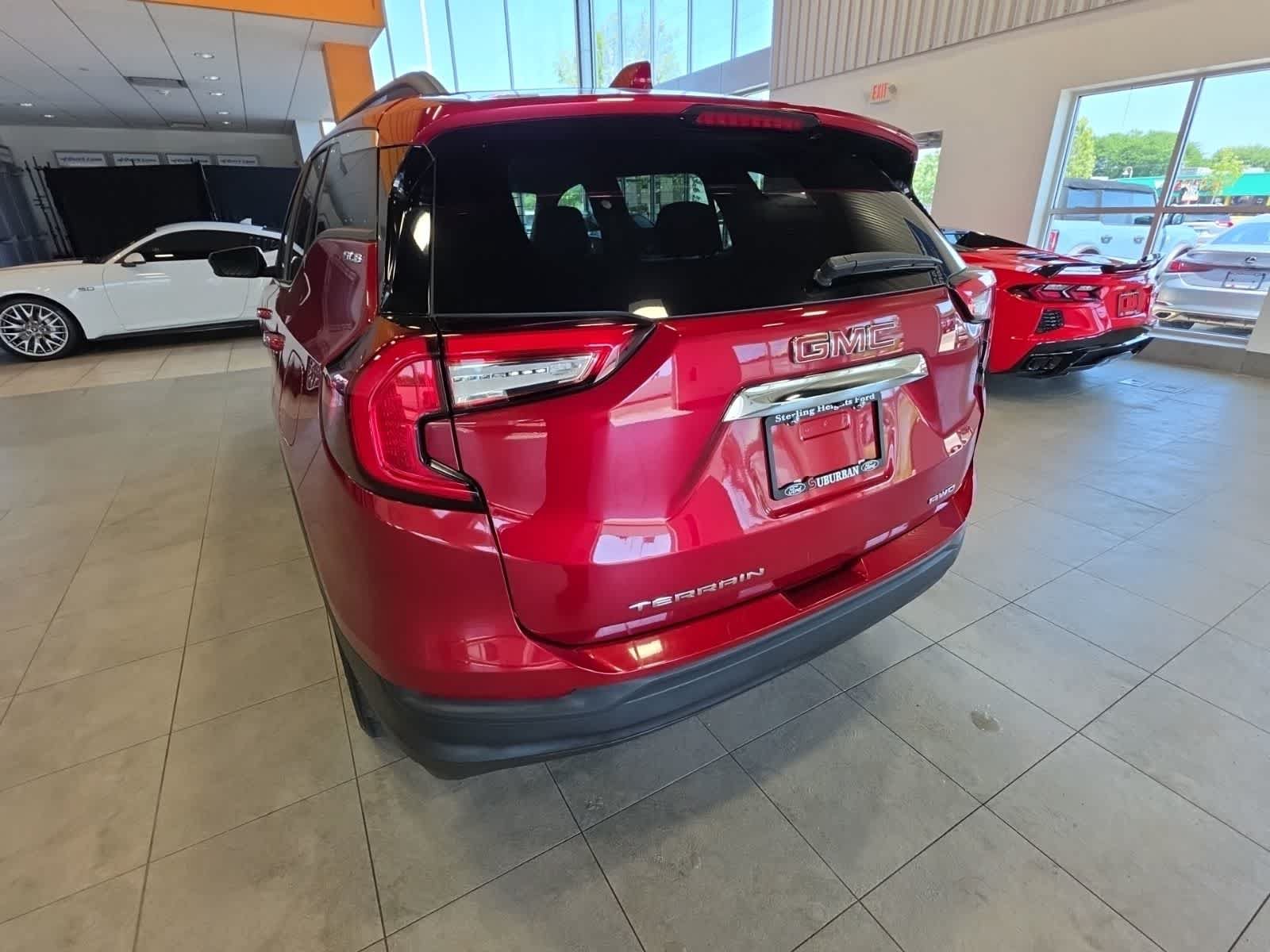Used 2022 GMC Terrain SLE w/ Driver Convenience Package AWD/4WD image 10