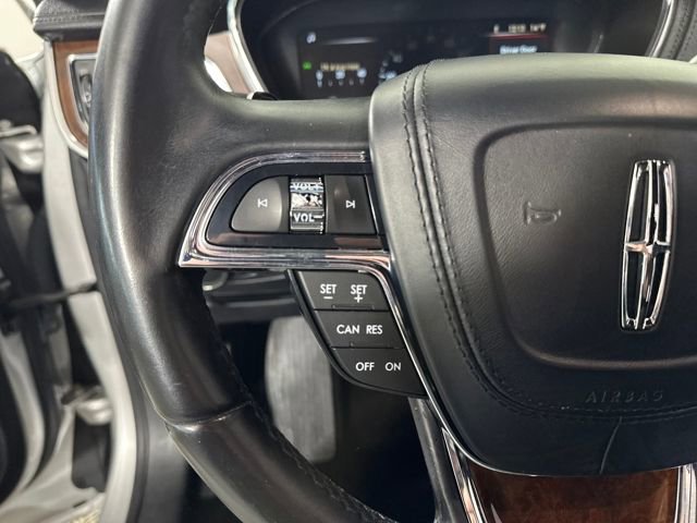Used 2017 Lincoln Continental Select image 15