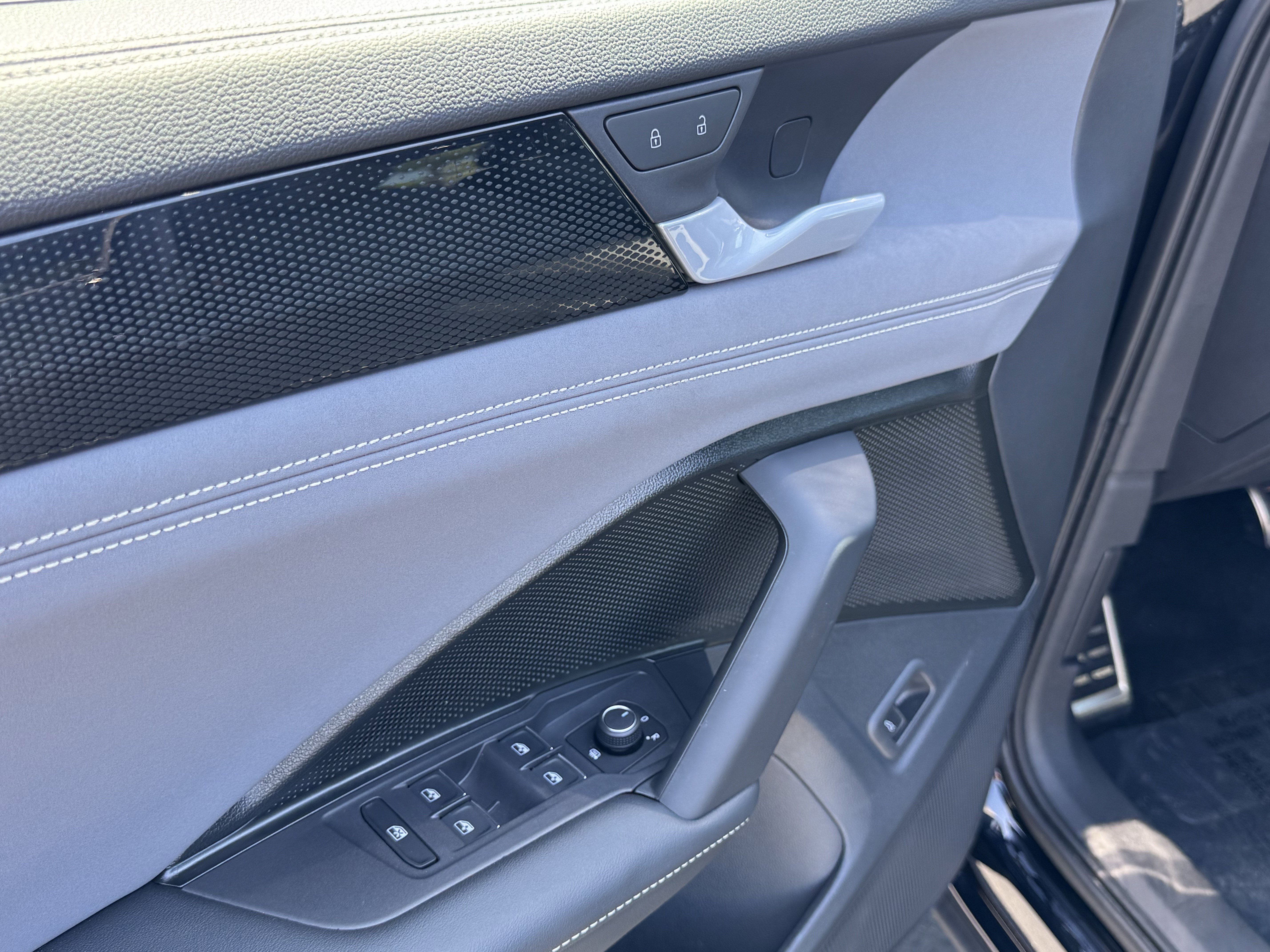 Certified 2026 Volkswagen Tiguan SE R-Line AWD/4WD image 14