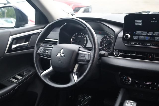 Used 2024 Mitsubishi Outlander SE FWD image 24
