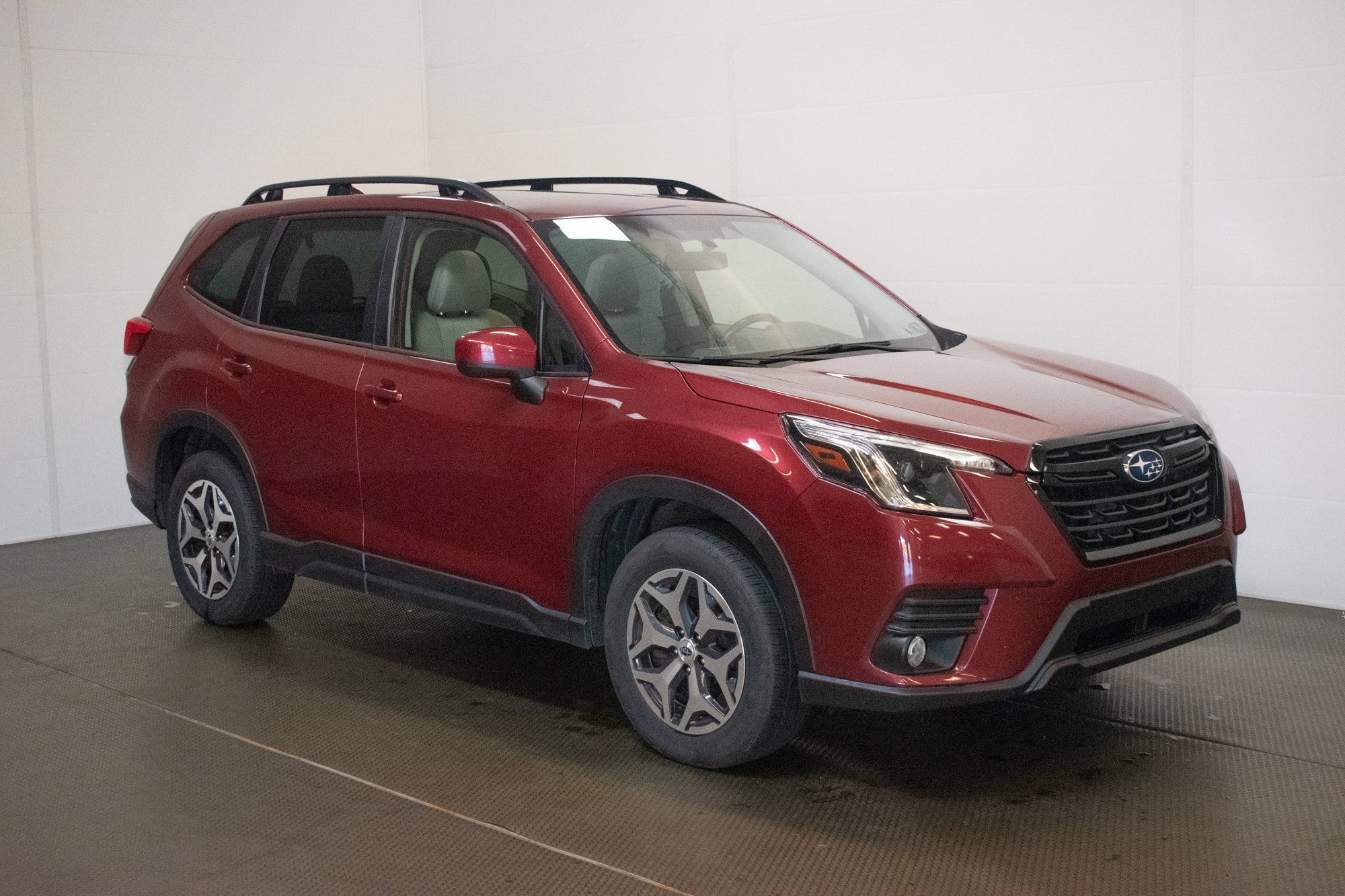 Used 2023 Subaru Forester Premium AWD/4WD image 1