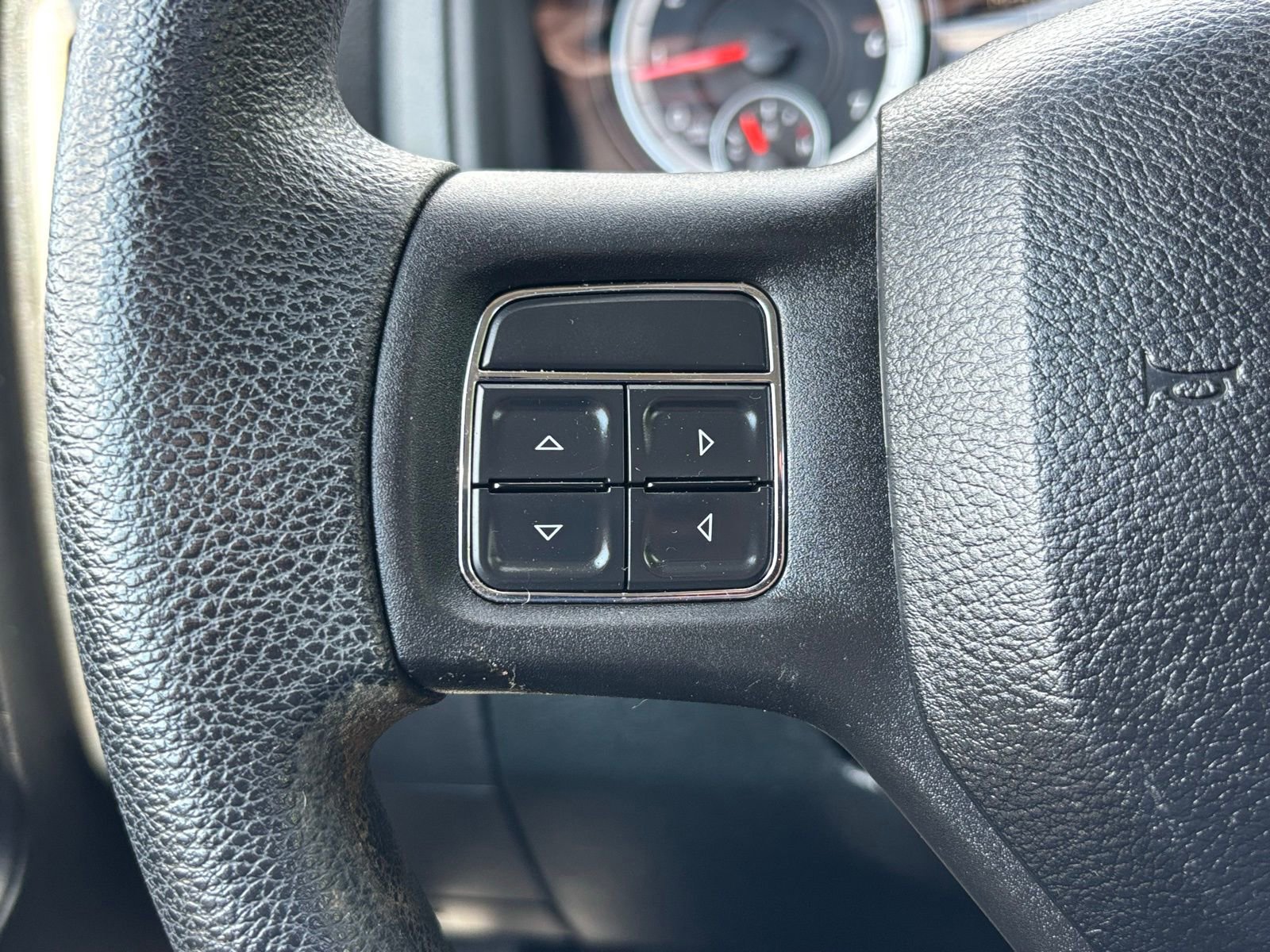 Used 2014 RAM 1500 Express RWD image 23