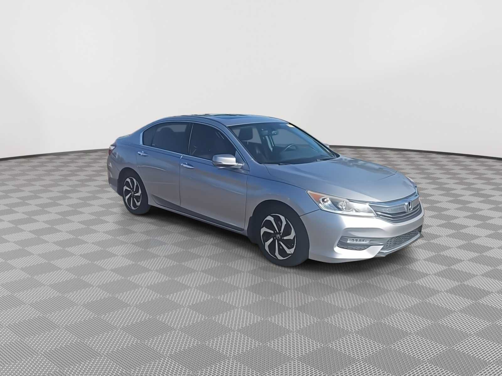 Used 2017 Honda Accord EX-L image 2