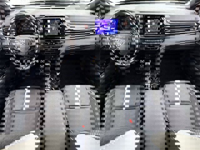 Used 2025 Toyota Camry SE image 11