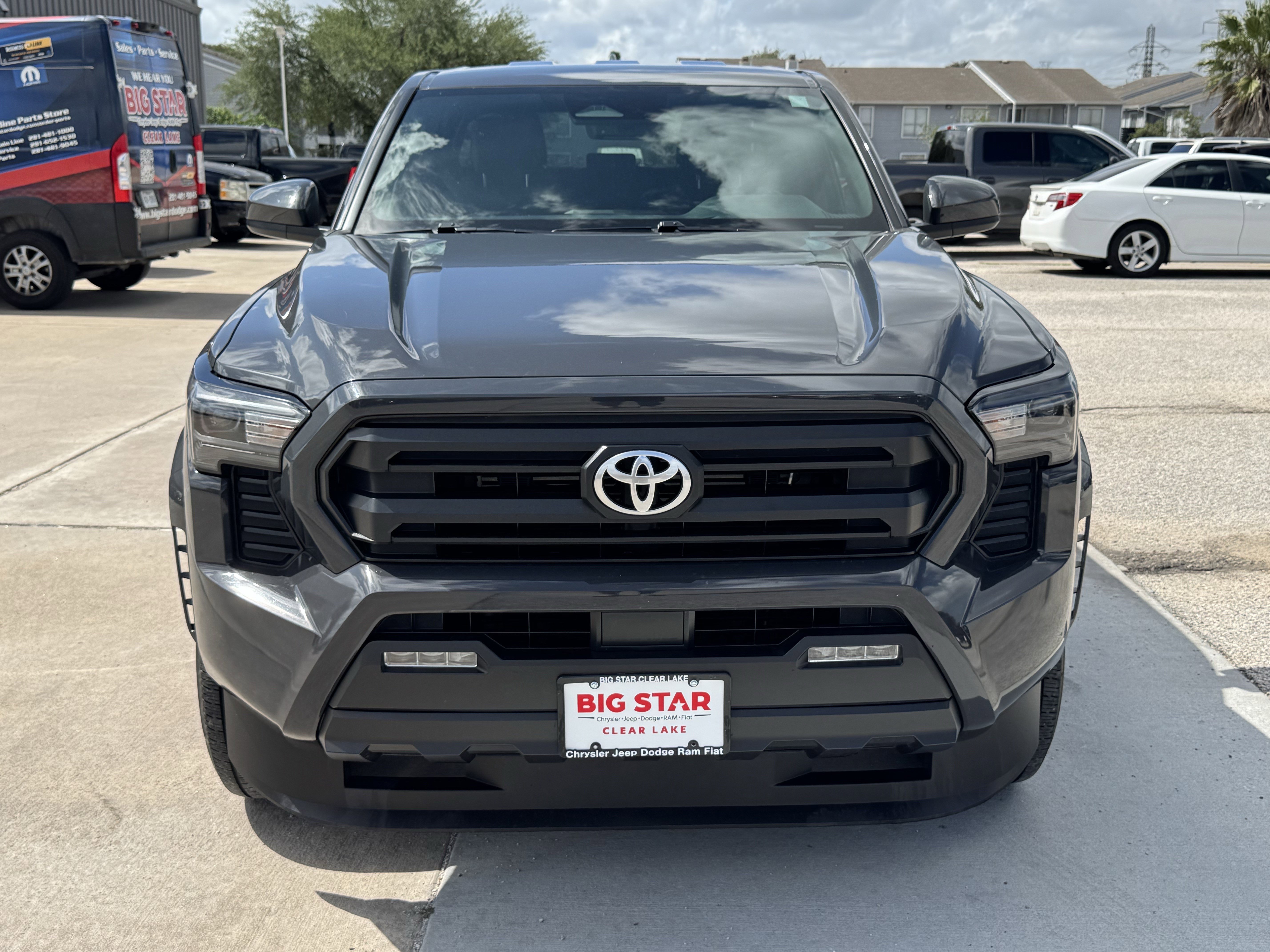 Used 2025 Toyota Tacoma SR5 AWD/4WD image 3