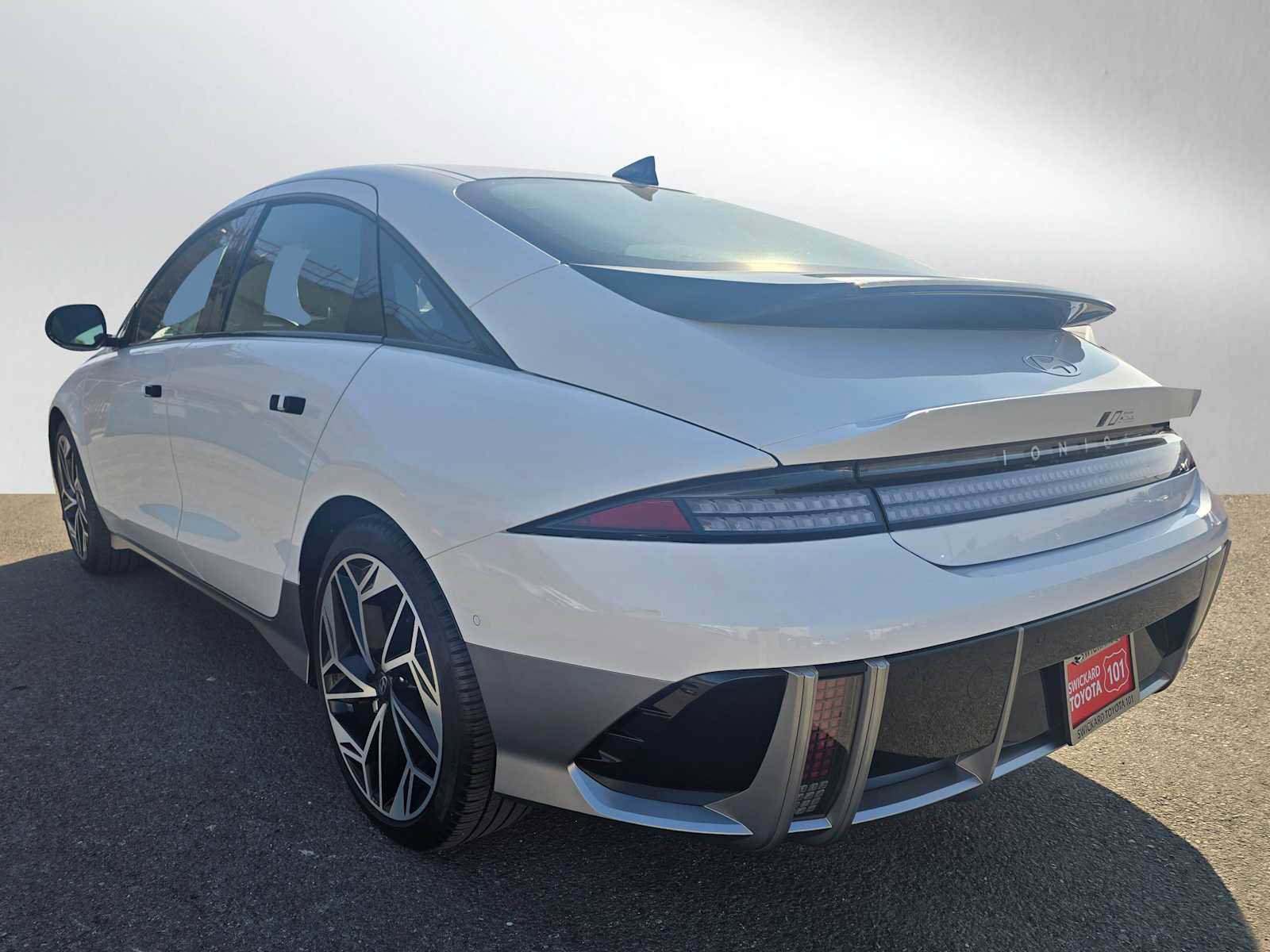 Used 2024 Hyundai Ioniq 6 Limited image 5