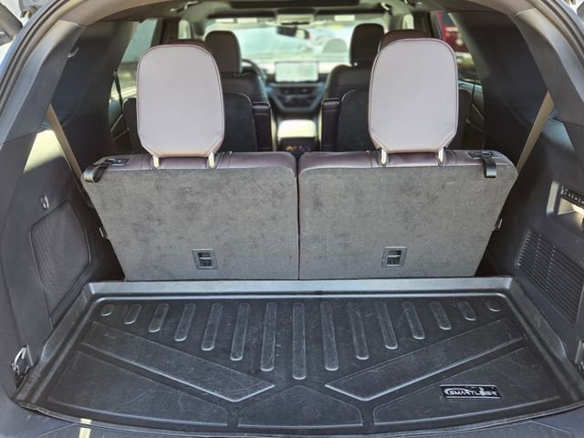 Used 2025 Ford Explorer Platinum image 5