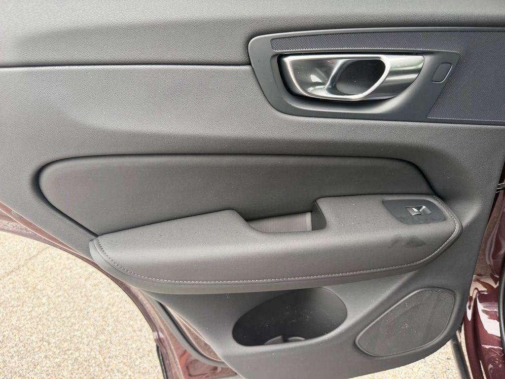 New 2026 Volvo XC60 T8 Ultra w/ Protection Package Premier AWD/4WD image 13
