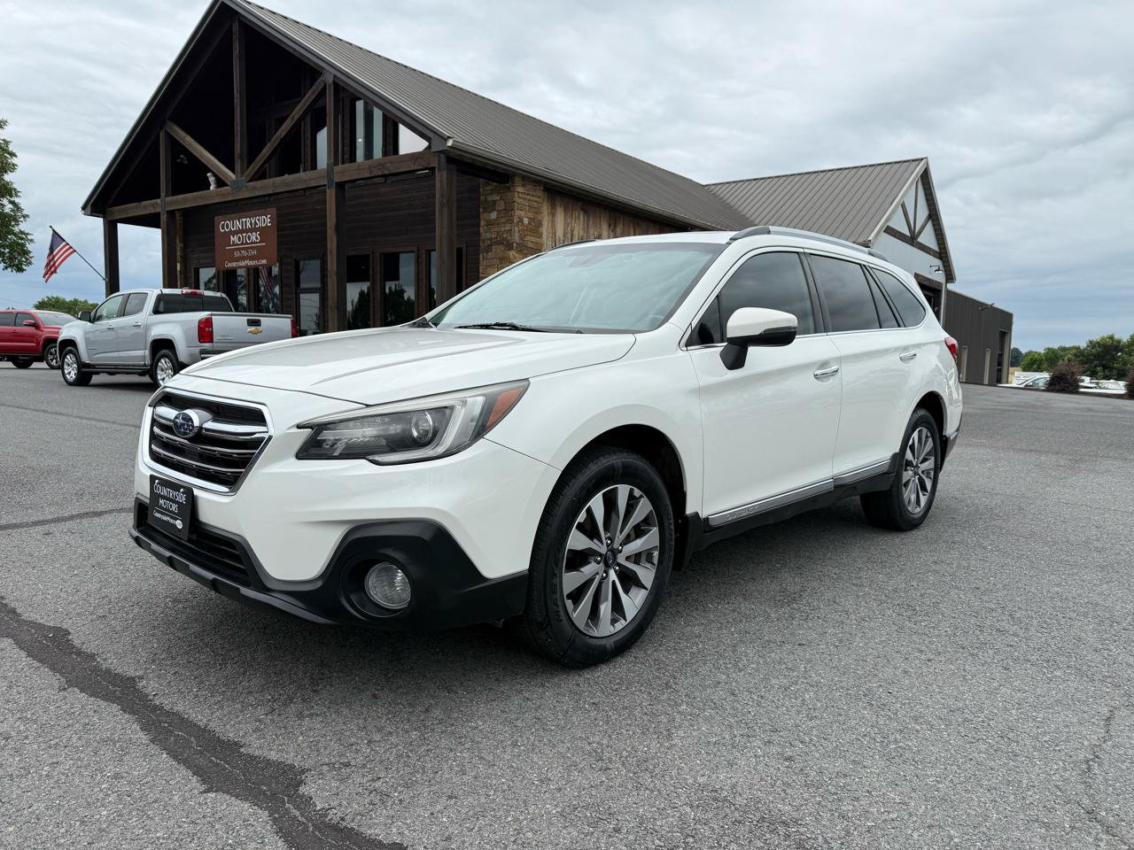Used 2019 Subaru Outback 3.6R Touring AWD/4WD image 2
