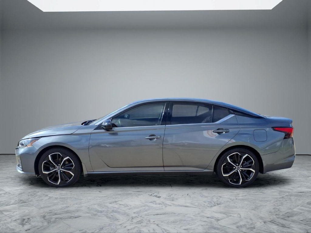 Used 2023 Nissan Altima 2.5 SR FWD image 4
